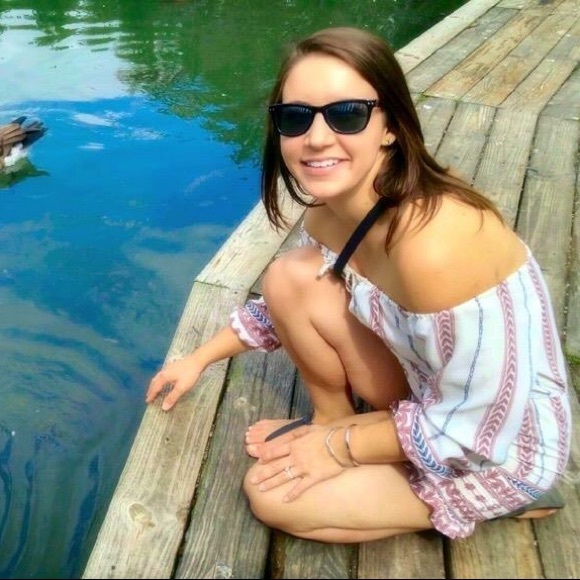 Meet your Posher, Alexandra - Picture 1 of 2